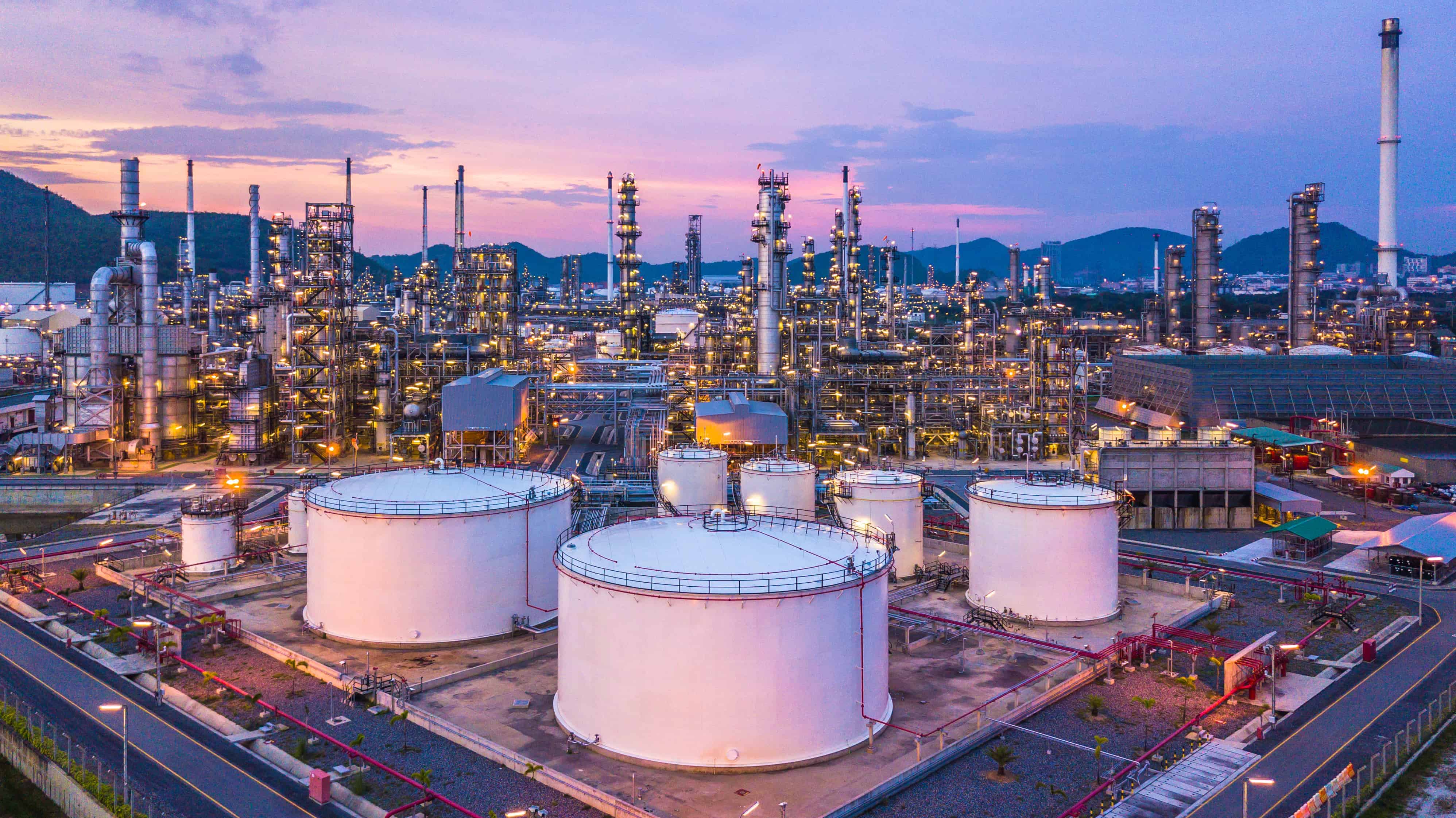 Using real-time viscosity measurements in refinery operations for greater efficiency, agility and profitability