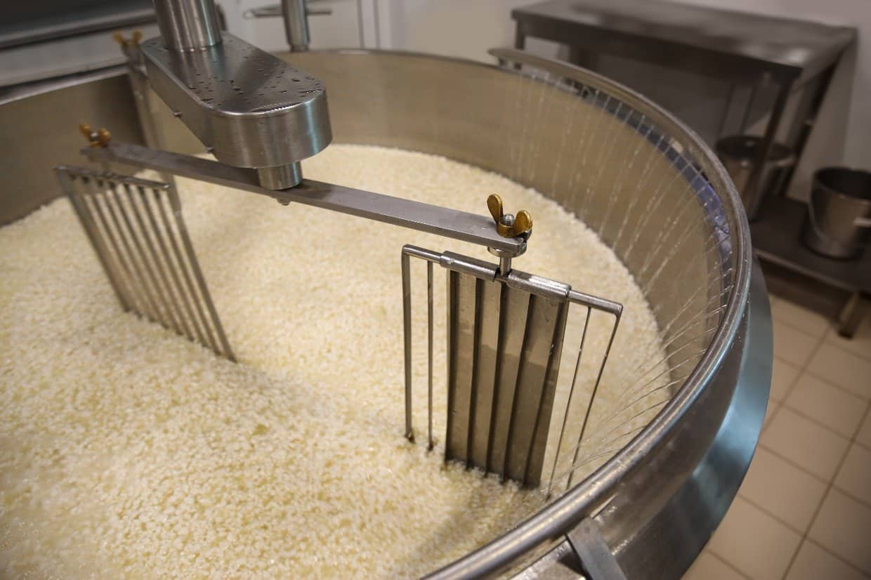 Cheese coagulation monitoring and cutting automation with inline viscosity measurements